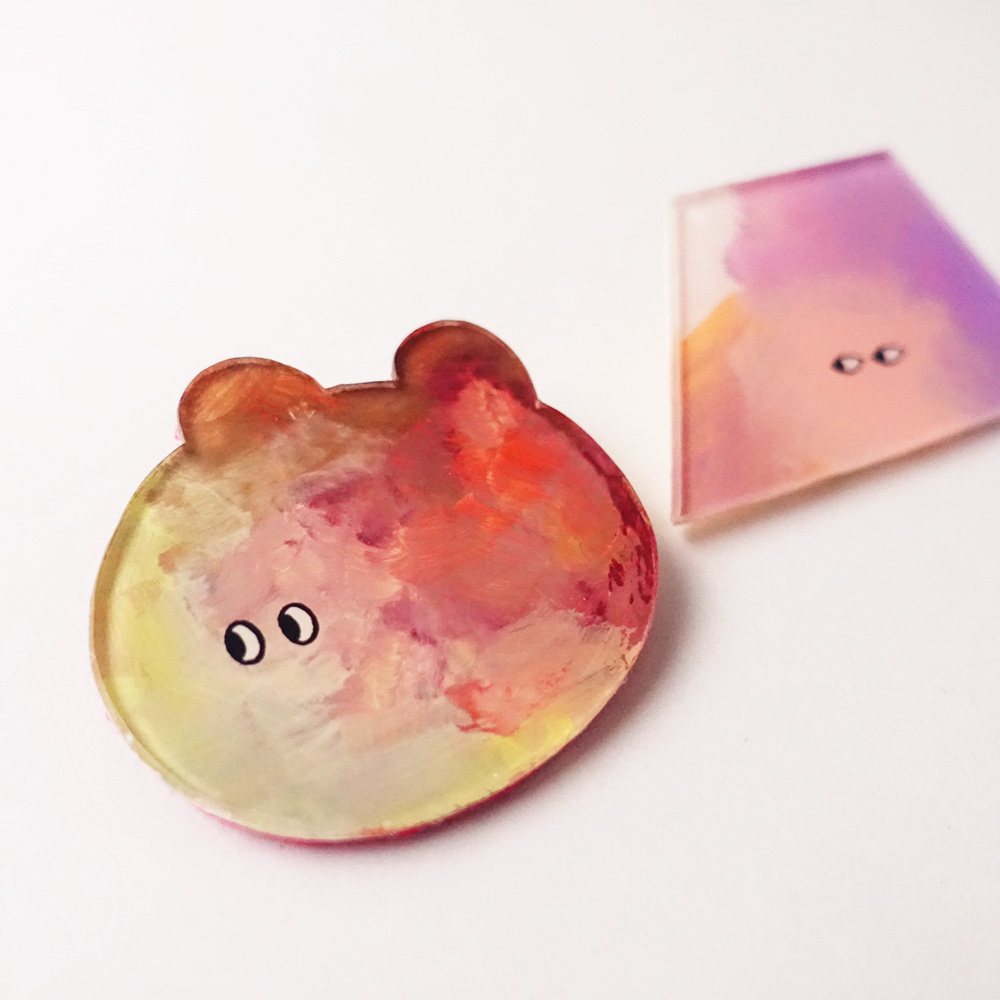 ブローチ団「ちゃくま」と「サラリ」